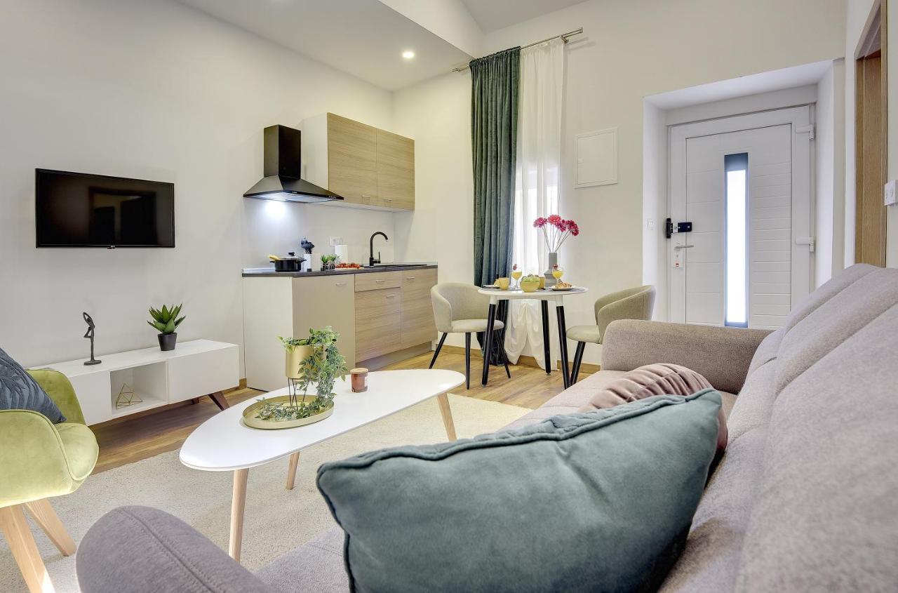 D&A Central Luxury Apartments With Free Parking Pula Exterior photo