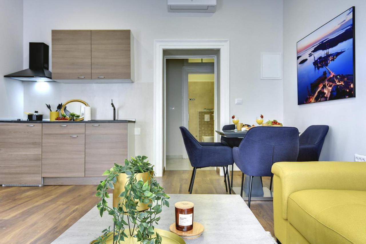 D&A Central Luxury Apartments With Free Parking Pula Exterior photo