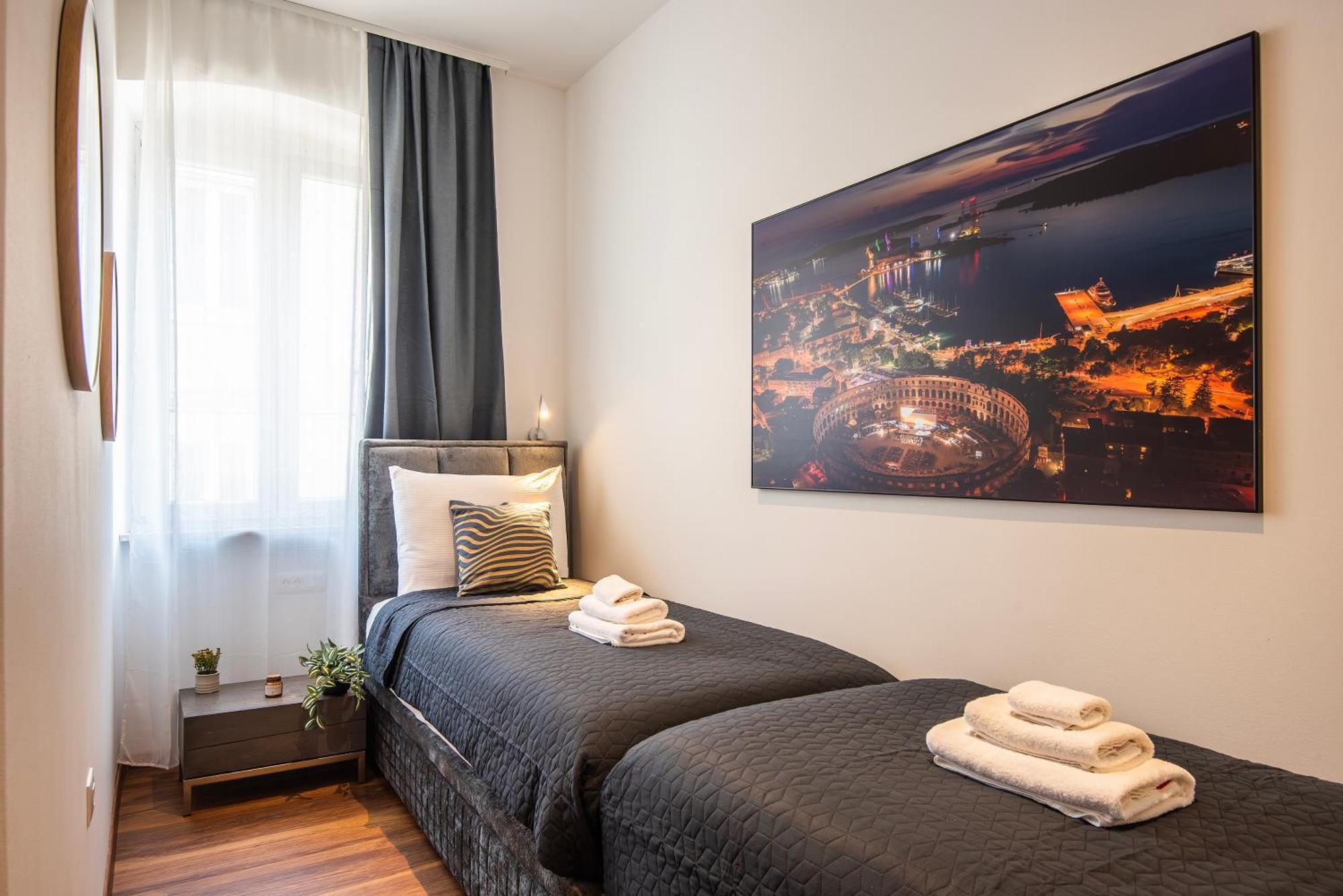 D&A Central Luxury Apartments With Free Parking Pula Exterior photo